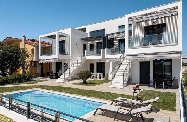 One Bedroom Apartment with Pool Access