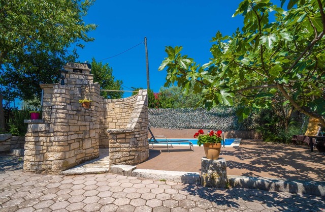 One bedroom apartment with terrace Krnica, Marčana (A-7357-c)