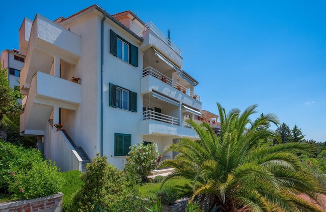 One bedroom apartment with balcony Rabac, Labin (A-17739-a)