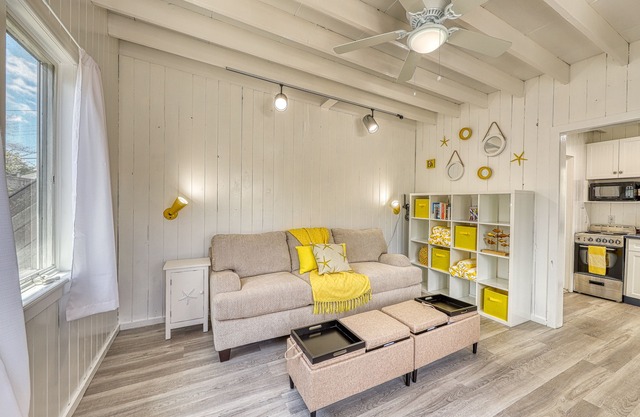 One Bedroom Apt. in Ocean Bay Park with deck & gas grill