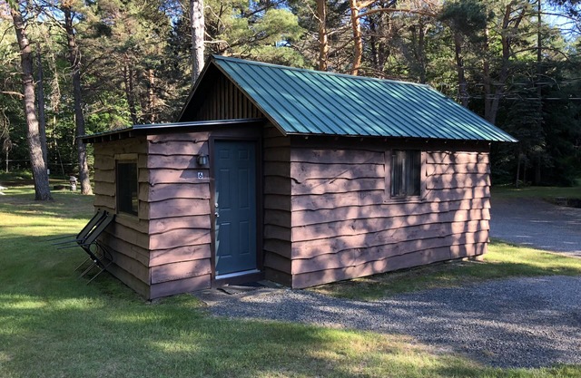 One bedroom cottage - Family owned/operated since 1923.