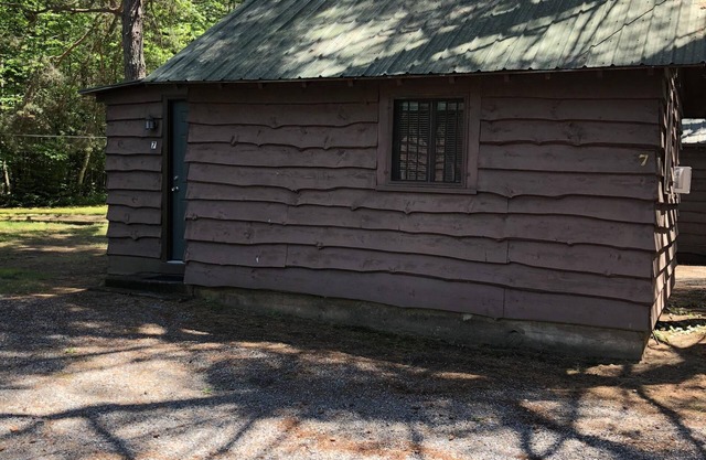 One bedroom cottage - Family owned/operated since 1923