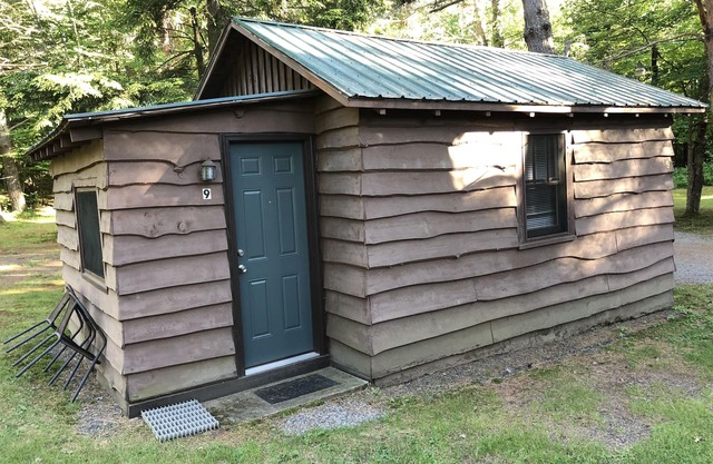 One bedroom cottage - Family owned/operated since 1923