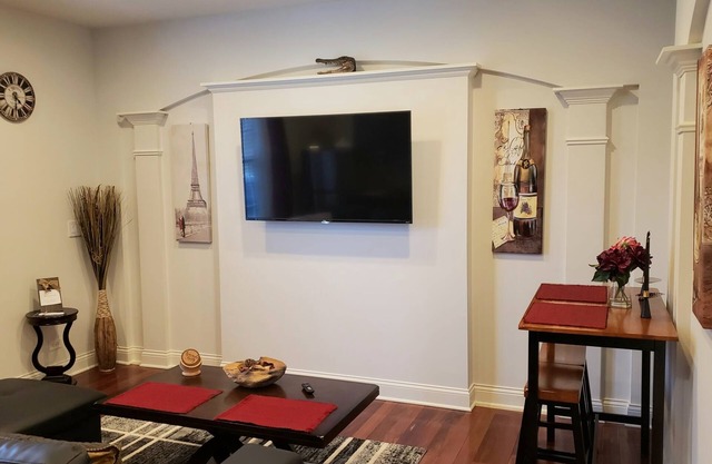 ONE-BEDROOM EUROPEAN STYLE DELUXE SUITE