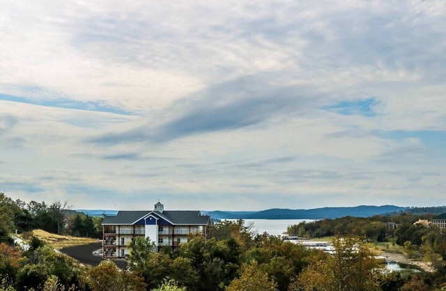 One Bedroom Lakeside, Luxury Condo, Branson, Missouri 3331061