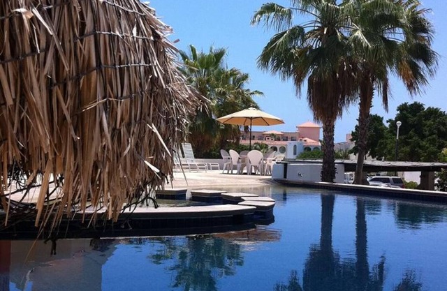 One-Bedroom & Loft - A Short Walk To The Beach