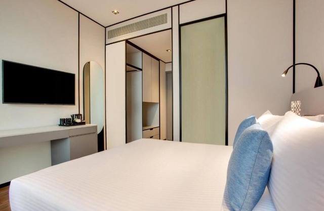 One Bedroom Near Nostalgia Cafe By Luxury Bookings
