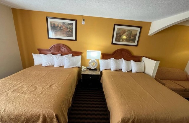 One mile to Hershey Park/Stadium/Giant Center/Zoo/Hospital attractions