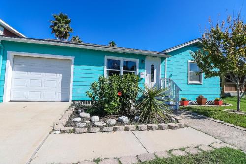 One-of-a-kind home near Moody Gardens and Bayou - Cute & cozy as can be