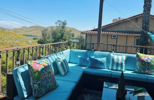 One-of-a-kind home on Lake in Canyon Lake with Hot Tub 30 Day Min