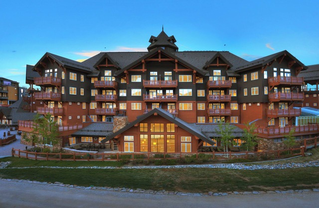 One Ski Hill 2BR Penthouse Ski-In/Out w/Stunning Gondola & Mountain Views