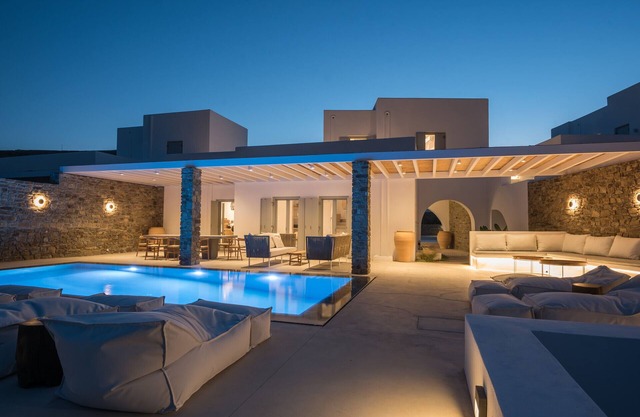 ONEIRO VILLA. ANTIPAROS AS DREAMY AS IT GETS