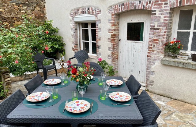 Only 12 minutes from Puy du Fou, Welcome to the Maison du Bonheur!