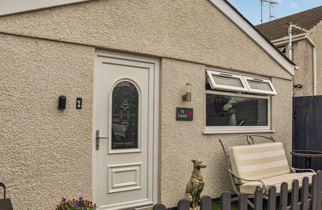 Only a five-minute walk from the beach, town centre and local amenities.
