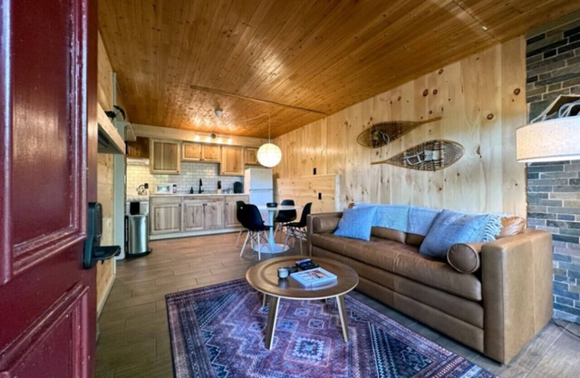 Only Ski In Out on Hunter Mtn | Panoramic Views! Hike, Golf, Fish, Unwind!