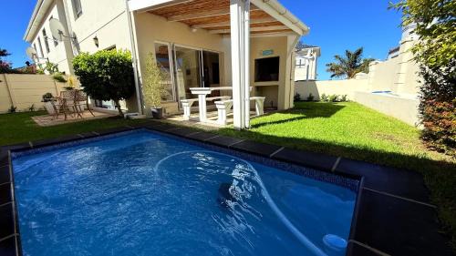 Onrus Holiday Home with Pool