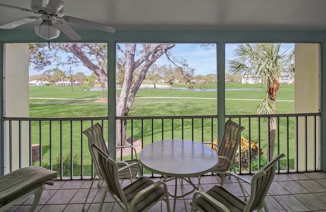 Open and airy 2 BR/2 BA condo in Plantation Golf and Country Club - Par 3
