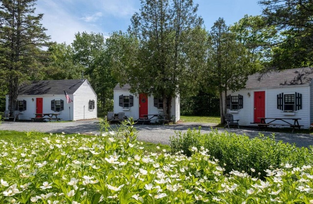 Open Hearth Inn Cottage 8 - 10 min to Acadia!