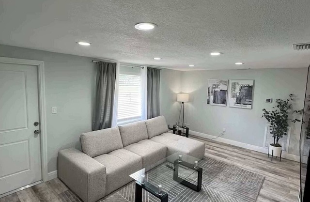 Open Home Suites - 3 bed 1 bath