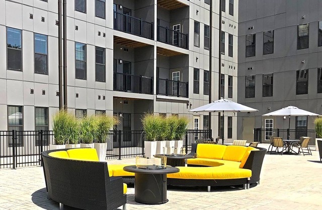 Open Hot Tub- 3rd Floor Queen Suite w/View (327)