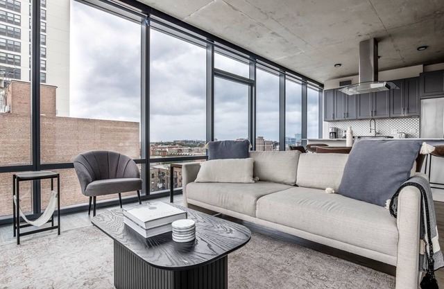 Open Lakeview 2BR w/Gym & Grills, nr Lakefront Trail, by Blueground