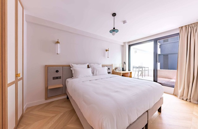 Opera - One Bedroom Balcony