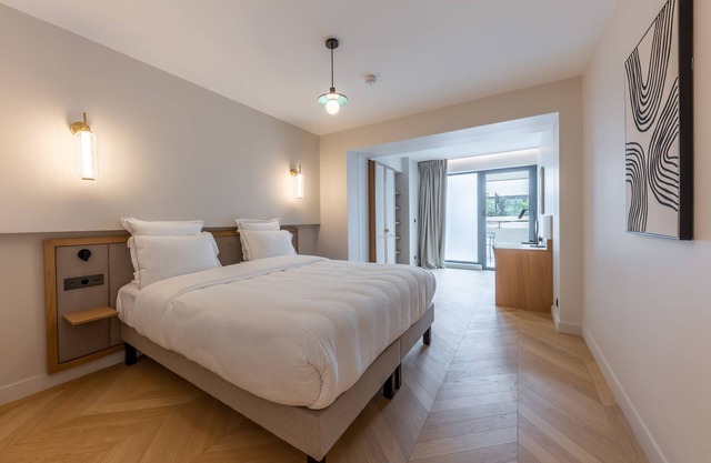 Opera - One Bedroom Balcony