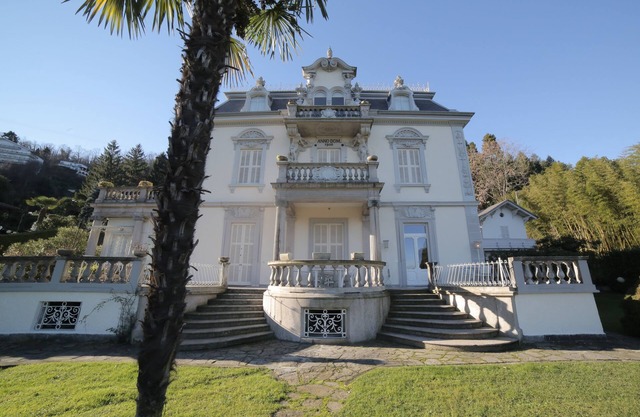 Opposite Isola Bella, prestigious and romantic apartment in an old villa