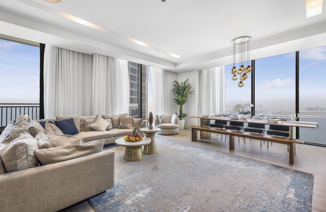 Opulent 4BR Penthouse W/Marina & Dubai Eye View