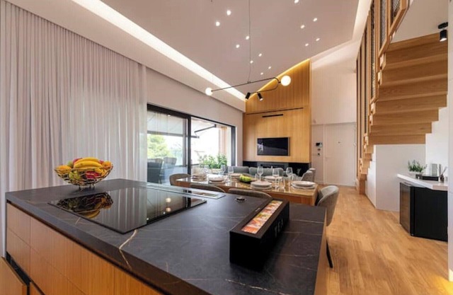 Opulent Penthouse 2 at the heart of Varkiza