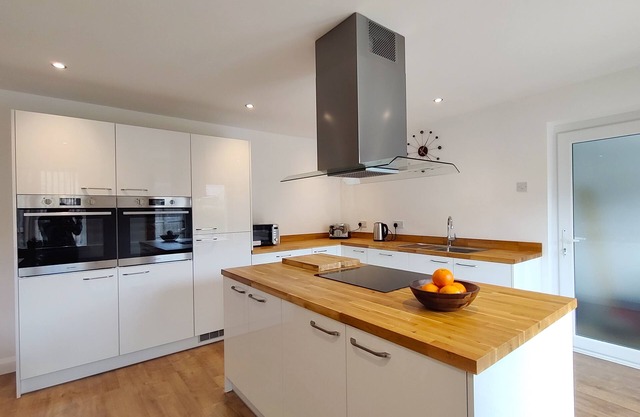 Orchard View - 4-Bed Home In Kempsford, Cotswolds