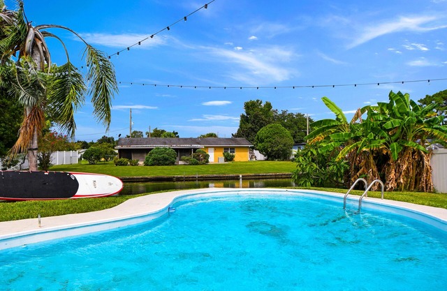 Orlando Warterfront Oasis near Disney, Universal and downtown