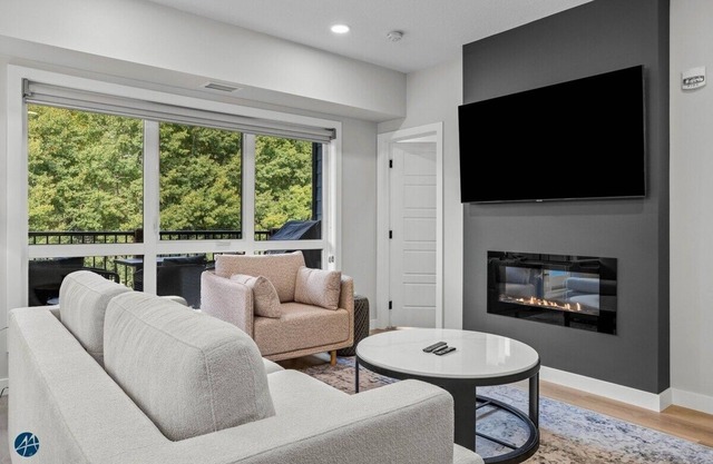 Orora Point - 3 Bd/2Bath Creekside Views