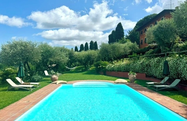 Orpheus & Eurydice House in a splendid estate with a pool on the hills of Lucca