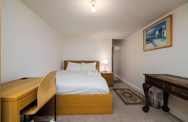 Orpington Gardens N18W