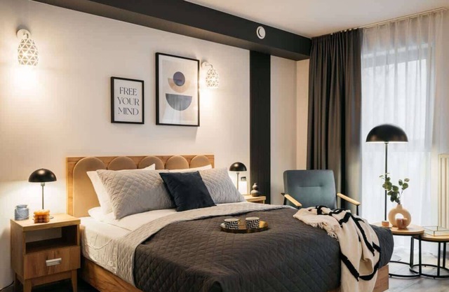 ORSO Studio with king size bed and sofa