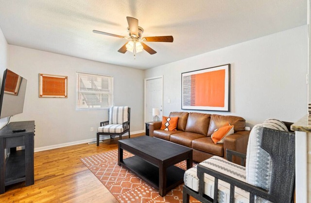OSU 2 bed unit 6 blocks to stadium (sleeps 6)