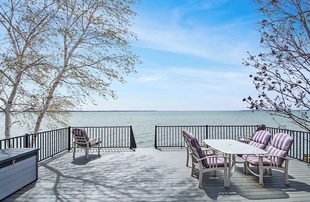 Ottertail Lakefront 3BR. Boat lift. Cozy. Awesome!