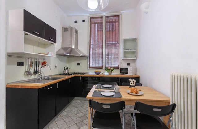 Our apartment is located in one of the most dynamic neighborhoods of the city, a great location for walking to the main attractions such as Piazza Maggiore, the Two Towers and via Indipendenza, famous for shopping.The apartment is in a central area that