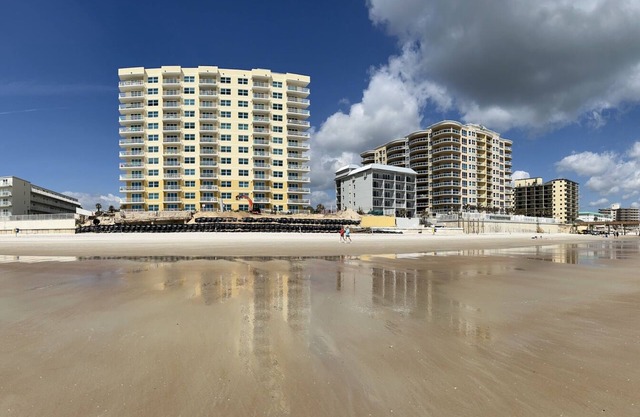 OUR ARUBA RETREAT - New 3b2b 8th floor oceanfront condo.