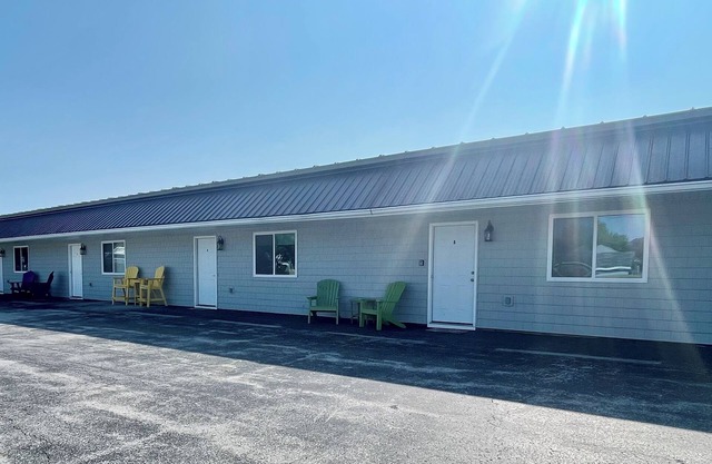 Our Boatyard Loft and Suites Unit A
