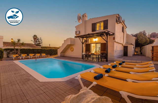Oura: Private Pool, BBQ & 500m from the Beach