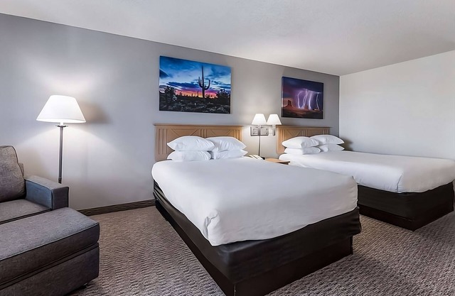 Outdoor Adventure! Comfy Unit Near Attractions, Pool, Free Breakfast, Parking