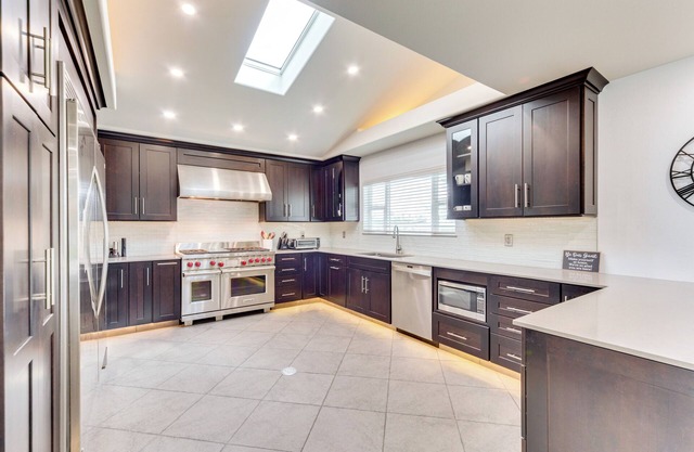 Outdoor Entertainment: Palm Springs Group Escape