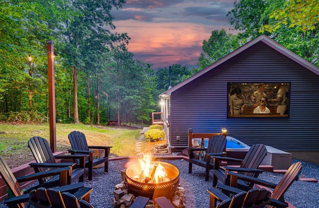 Outdoor Movie Theater Hot Tub Fire Pit Game Room Cabin 2 miles from Bryce Resort