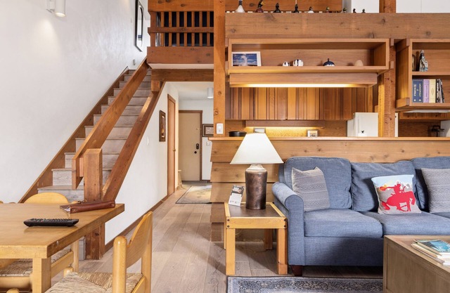 Outpost: Larkspur 1222 - Perfect Aspens Location!