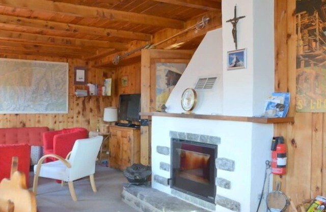 Outside: three-storey chalet above Saint-Luc, for 7 persons, terrace and balcony with garden furnitu