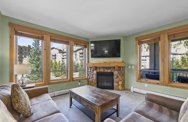 Outstanding Location Outdoor Hot tub Short walk to the lifts TX205