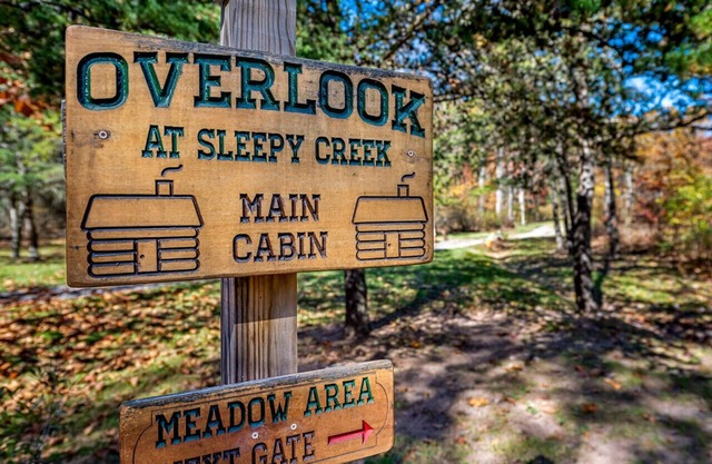 Overlook at Sleepy Creek -secluded, creek access, grill, wifi, deck, game room