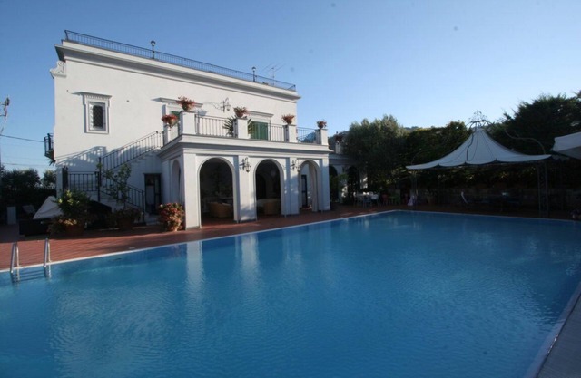 OVERVIEW 1881 VILLA WITH POOL